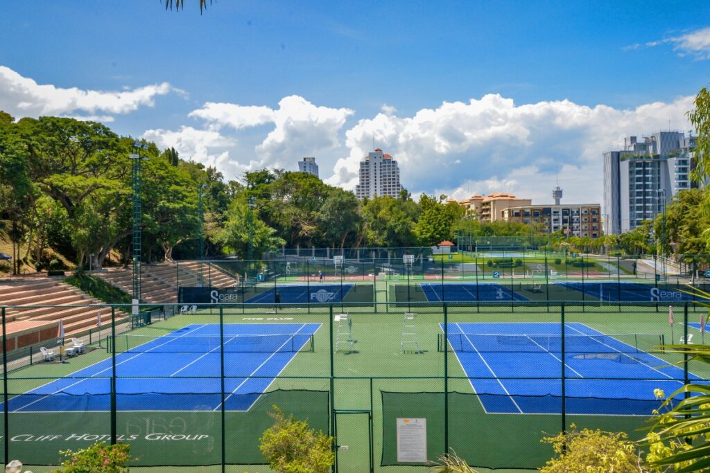 tennis courts at fitz club pattaya