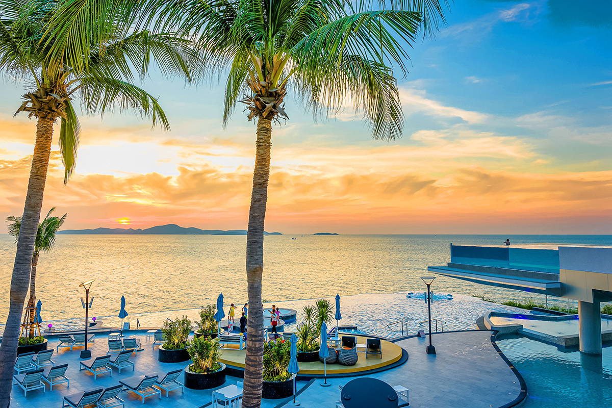 summer-at-our-pattaya-beach-hotel-royal-wing-suites-spa