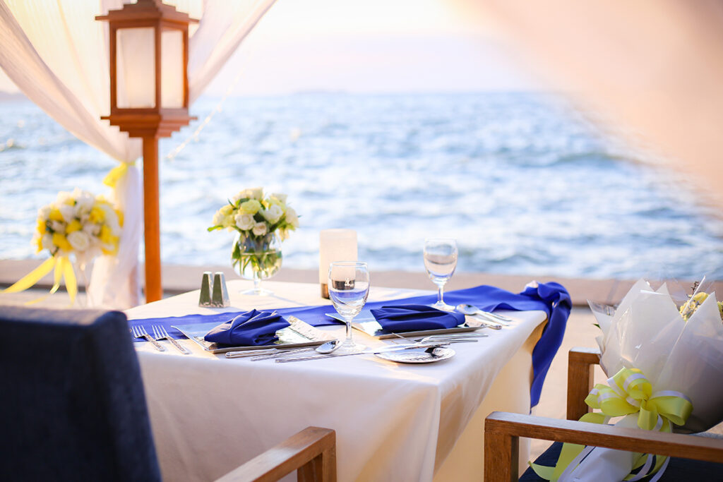 Dinning by The Sea