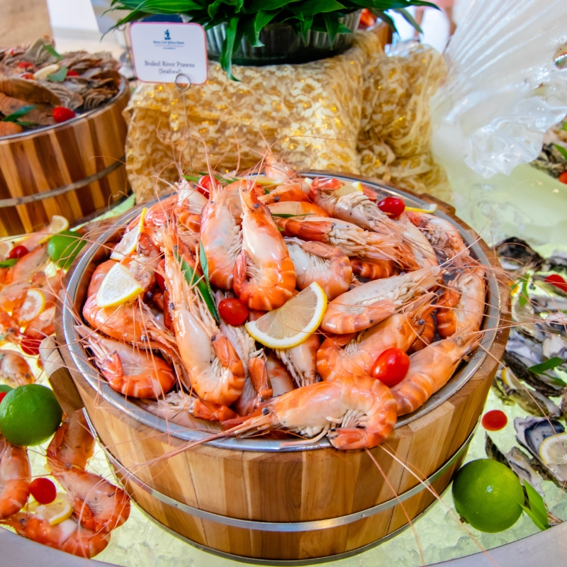 fresh prawns at bbq buffet in pattaya