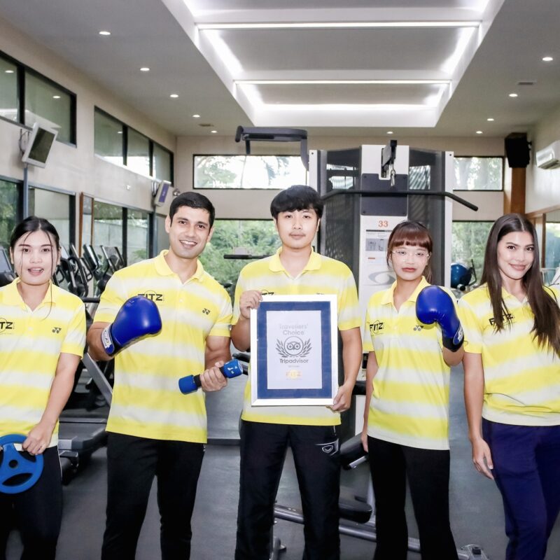 fitz club pattaya team posting with their tripadvisor travelers' choice award