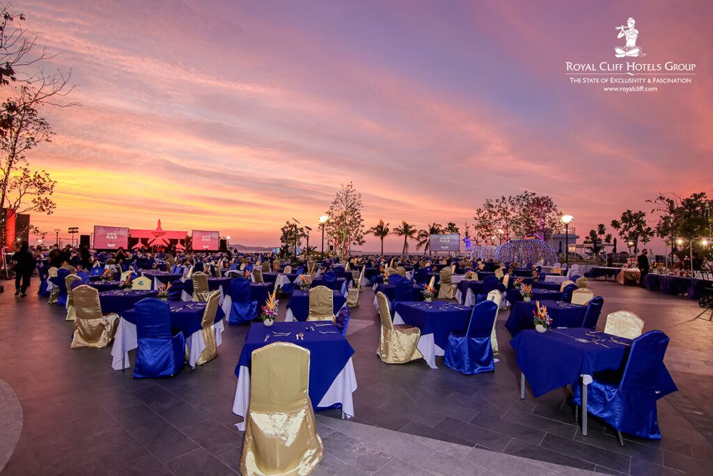 งานกาลาดินเนอร์ต้อนรับปีใหม่ ณ โรงแรมพัทยา