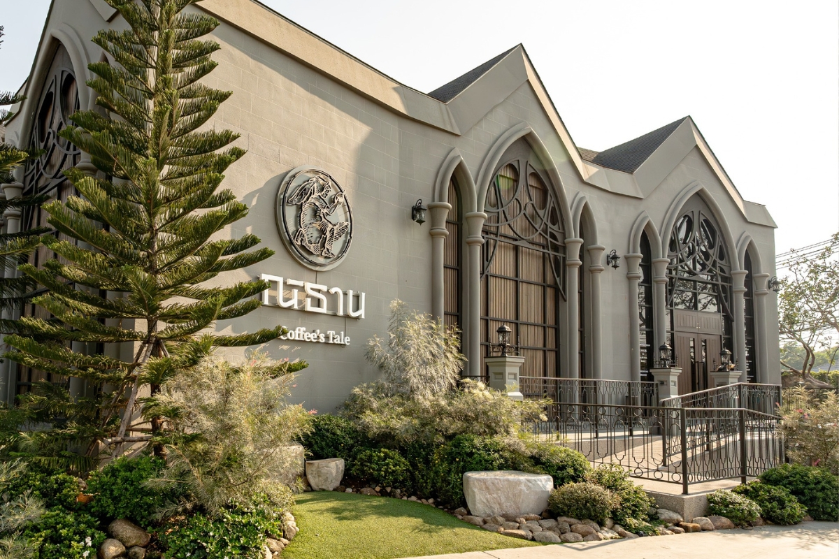 บรรยากาศหน้าร้านณิธาน คอฟฟี่เทล พัทยา สาขาจอมเทียน