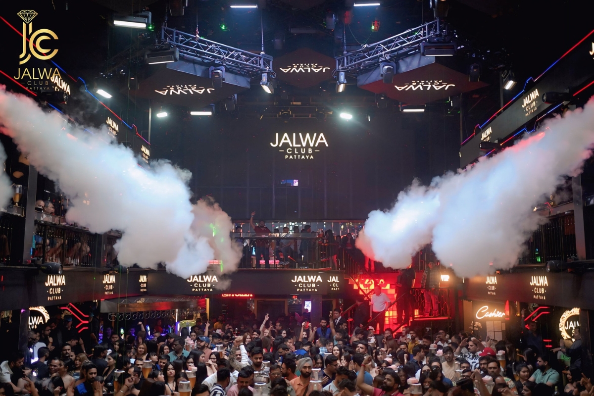 dance floor at jalwa club in pattaya