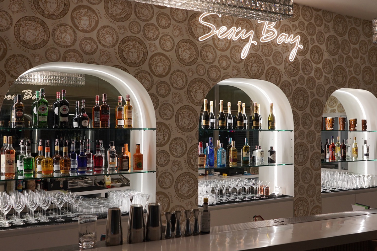 The bar at SEXY BAY Beach Bar in Pattaya
