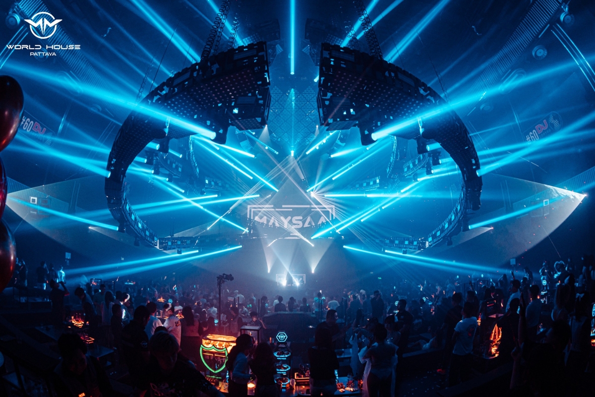 nightlife in pattaya at world house pattaya