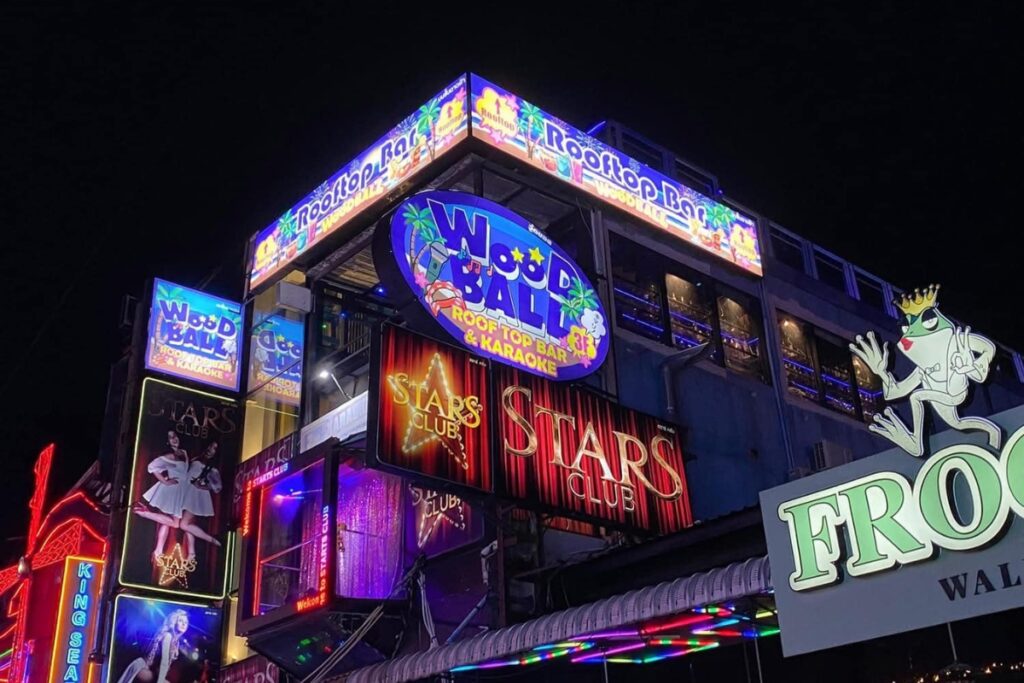 บาร์บนดาดฟ้าที่ Walking Street พัทยา