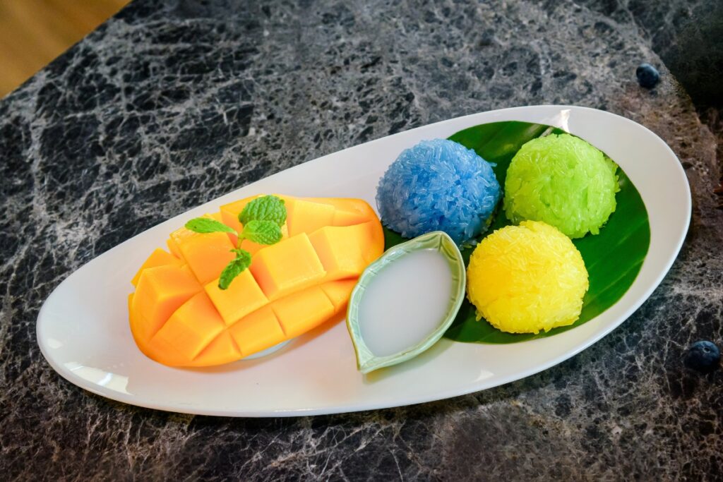 ข้าวเหนียวมะม่วง อาหารหวานยอดฮิตในคลาสทำอาหารไทย
