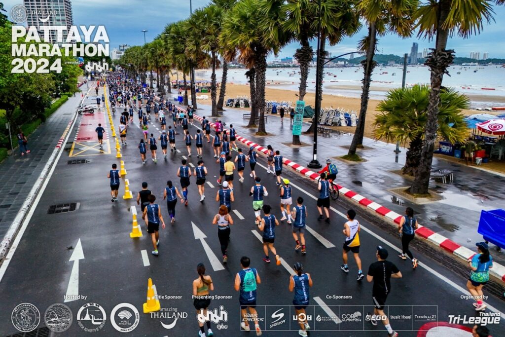 marathon runners in pattaya jogging past the beach