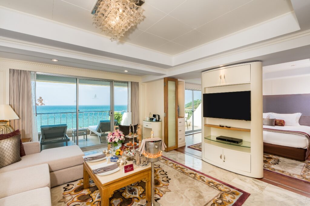 suite at the royal wing luxury pattaya hotel