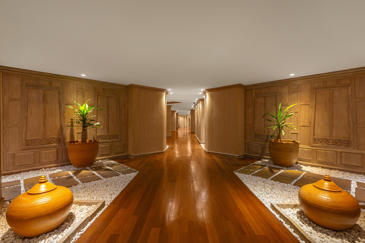 experience the benefits of a thai massage at cliff spa pattaya