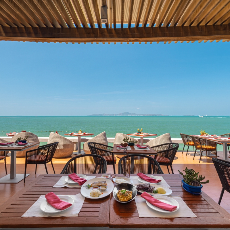 ocean view at beach club in pattaya restaurant