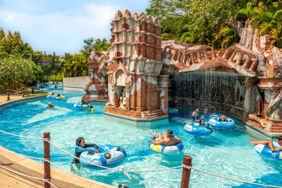 lazy river at ramayana attraction in pattaya