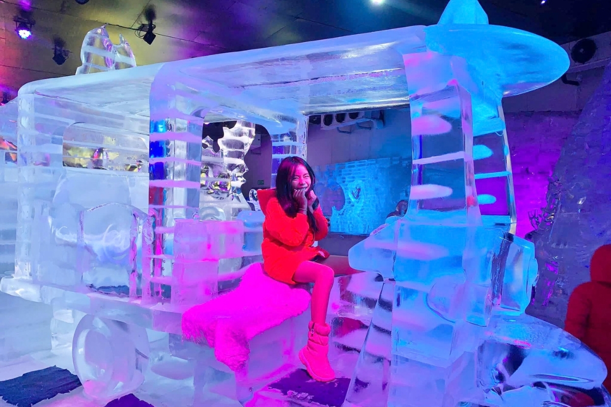 ice sculpture of tuk tuk at frost magical ice of siam pattaya